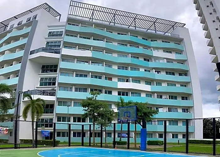 The Residences At Commonwealth Quezon By Snazzy Staycation Hotel *